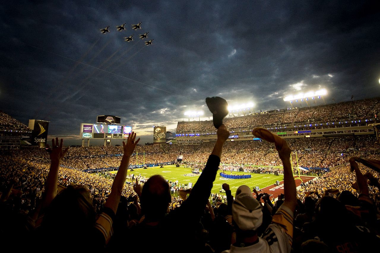 1280px-Super_Bowl_XLIII_-_Thunderbirds_Flyover_-_Feb_1_2009